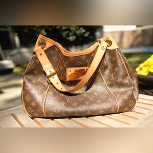100% Authentic Louis Vuitton Galliera PM Handbag - Excellent Condition